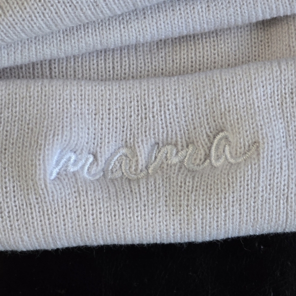 Pearhead White Mom and Baby Beanie Matching Set Mini and Mama - Picture 3 of 5